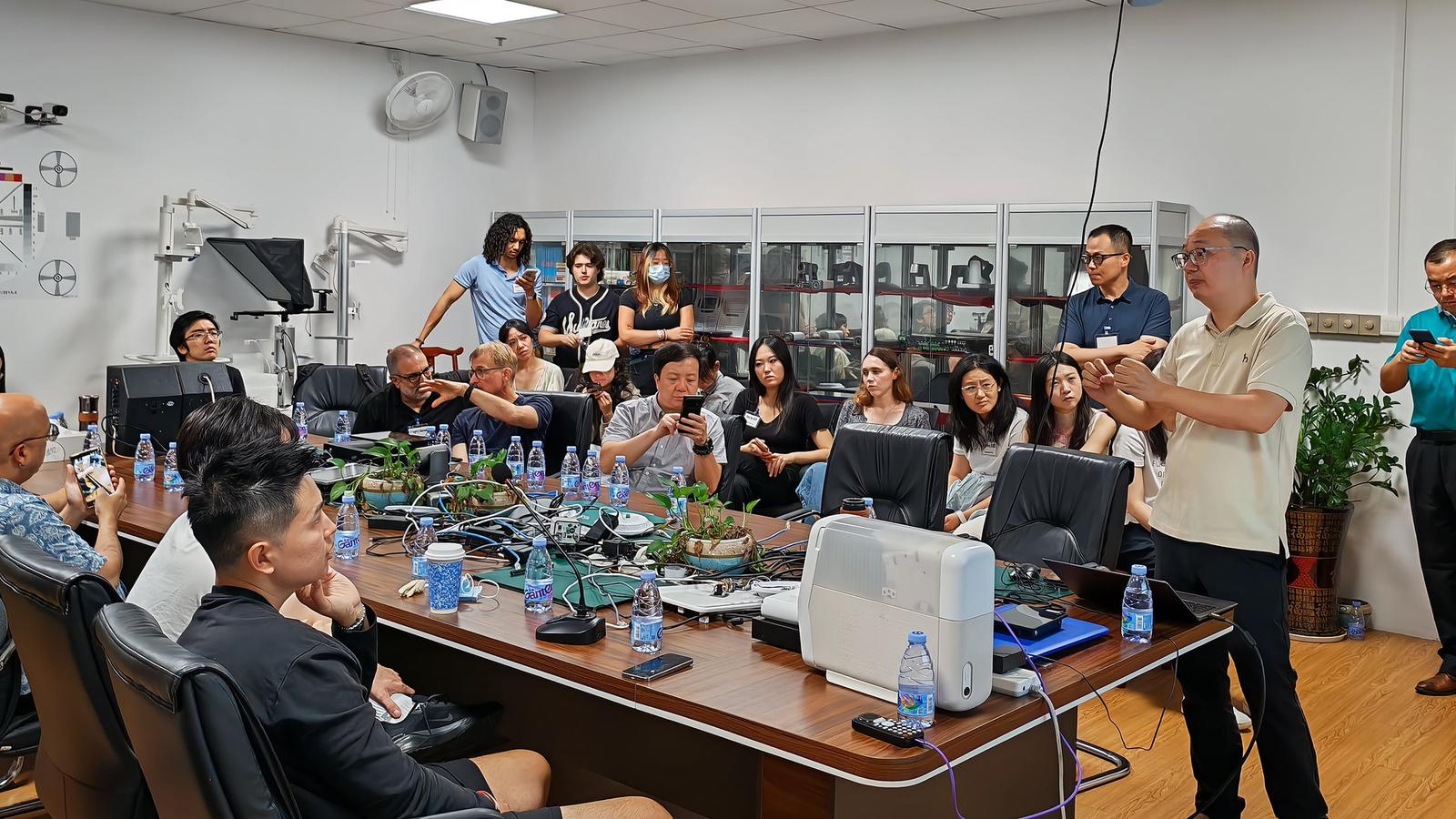 分享后的互动问答环节，现场中国与海外学者一同参与讨论
