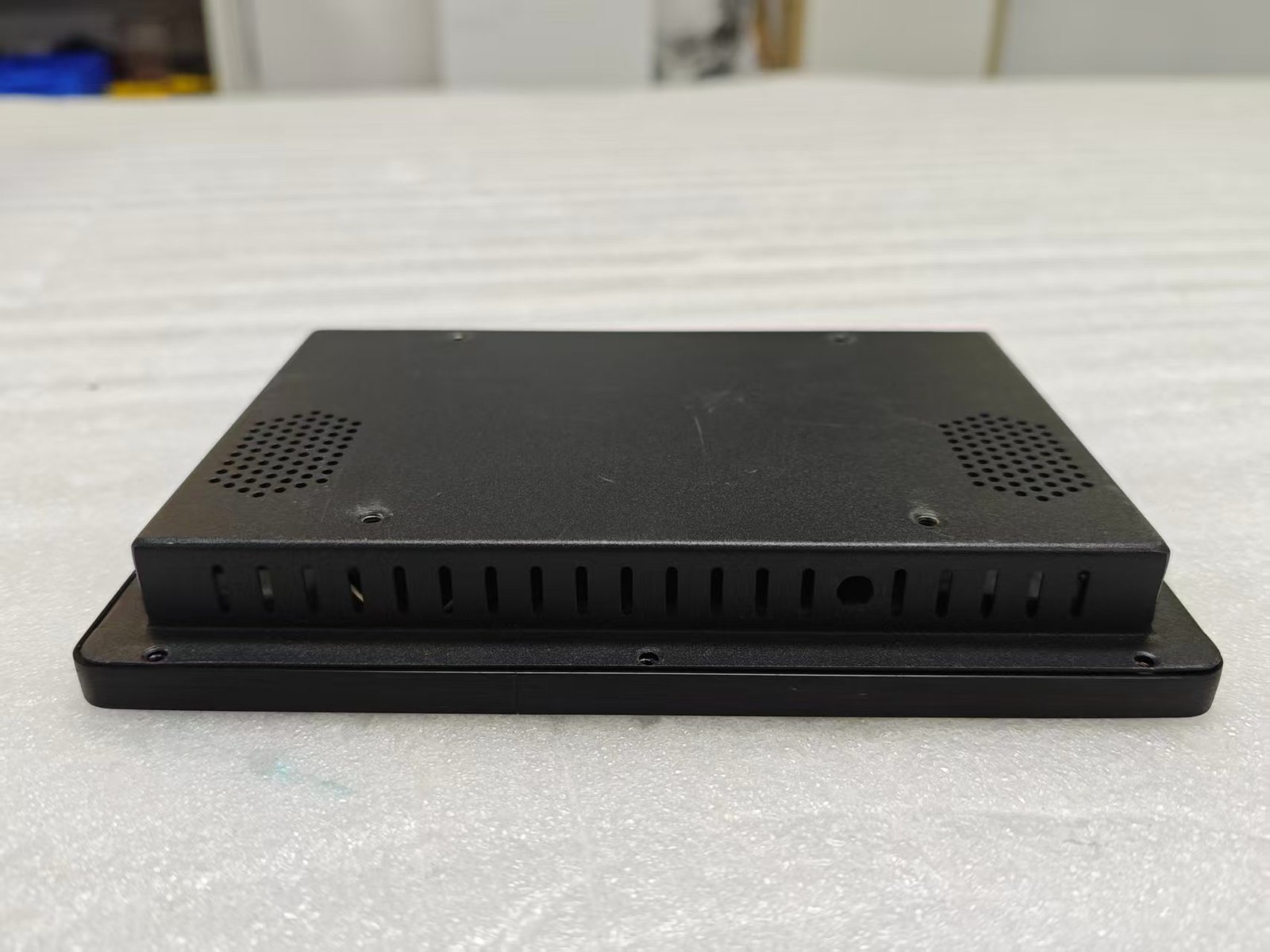 MT-P8A side view with cooling slots and mounting holes